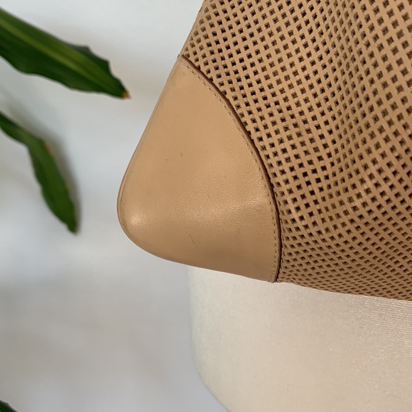 Gucci Beige Perforated Jackie Leather Shoulder Bag Used Authentic - Picture 3 of 16